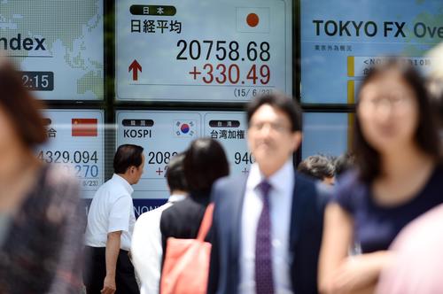 投资者等待美国关键经济数据，日本股市小跌